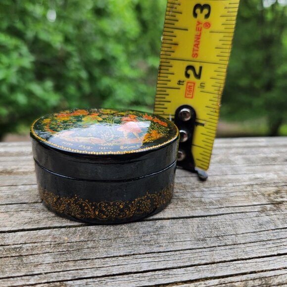 Hand-Painted Russian Lacquer Box With Fairy Tale Scene - Picture 3 of 10